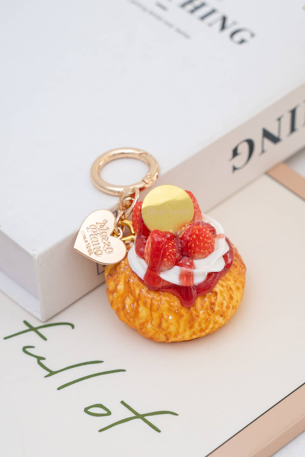 Nyckelring/väsksmycke Petit choux, två varianter