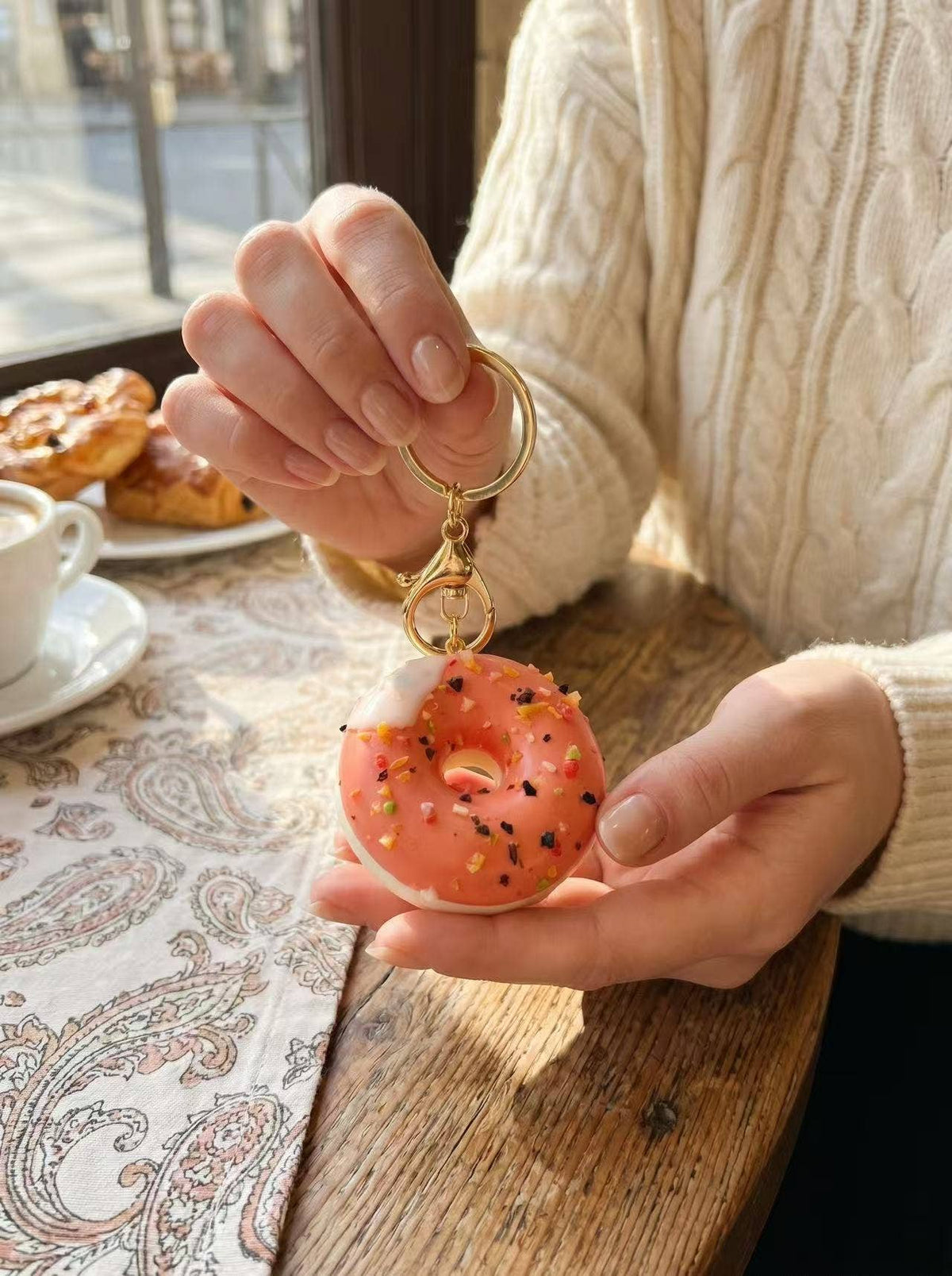 Nyckelring/väsksmycke Donut, två varianter