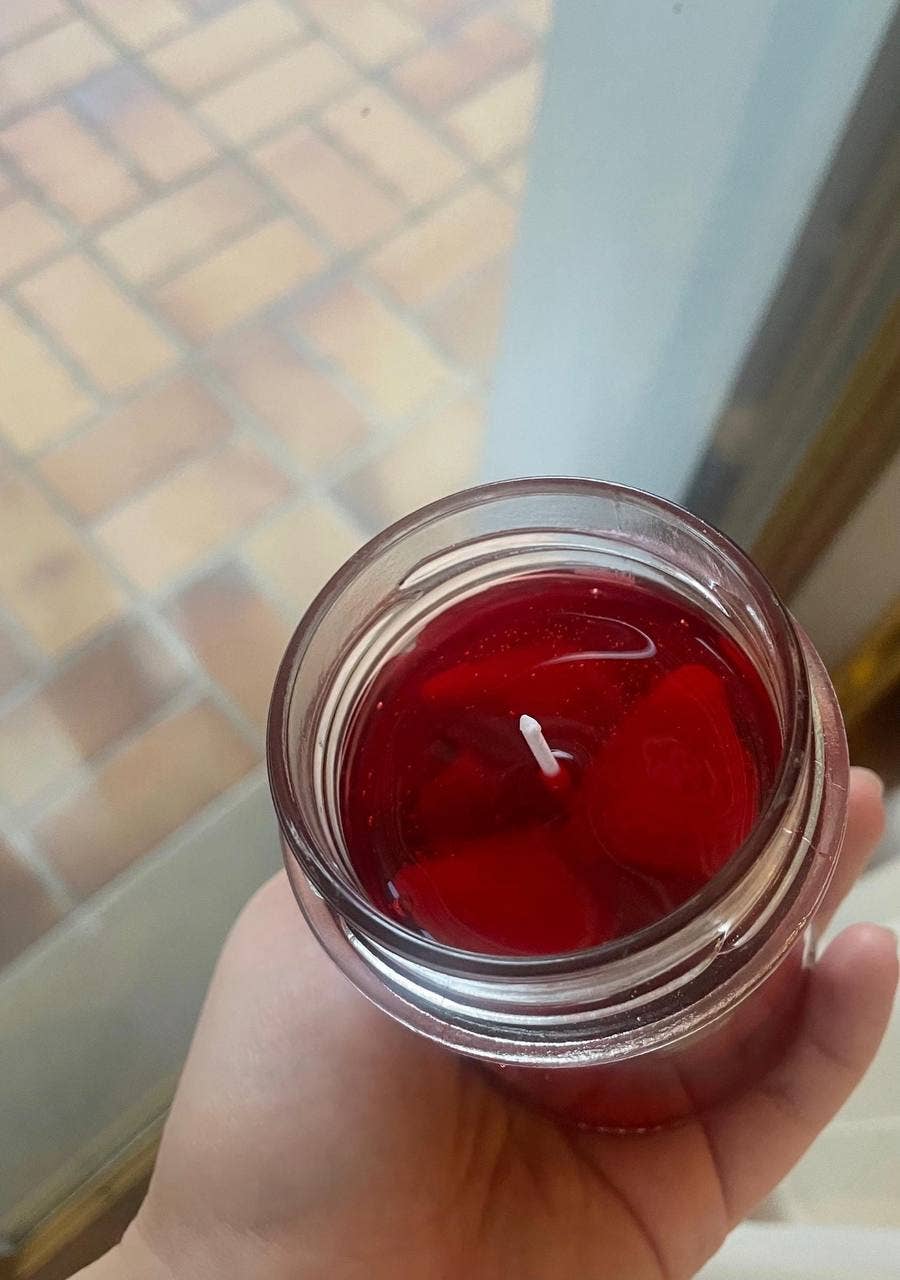 Handgjort ljus i glasburk Jordgubbssylt