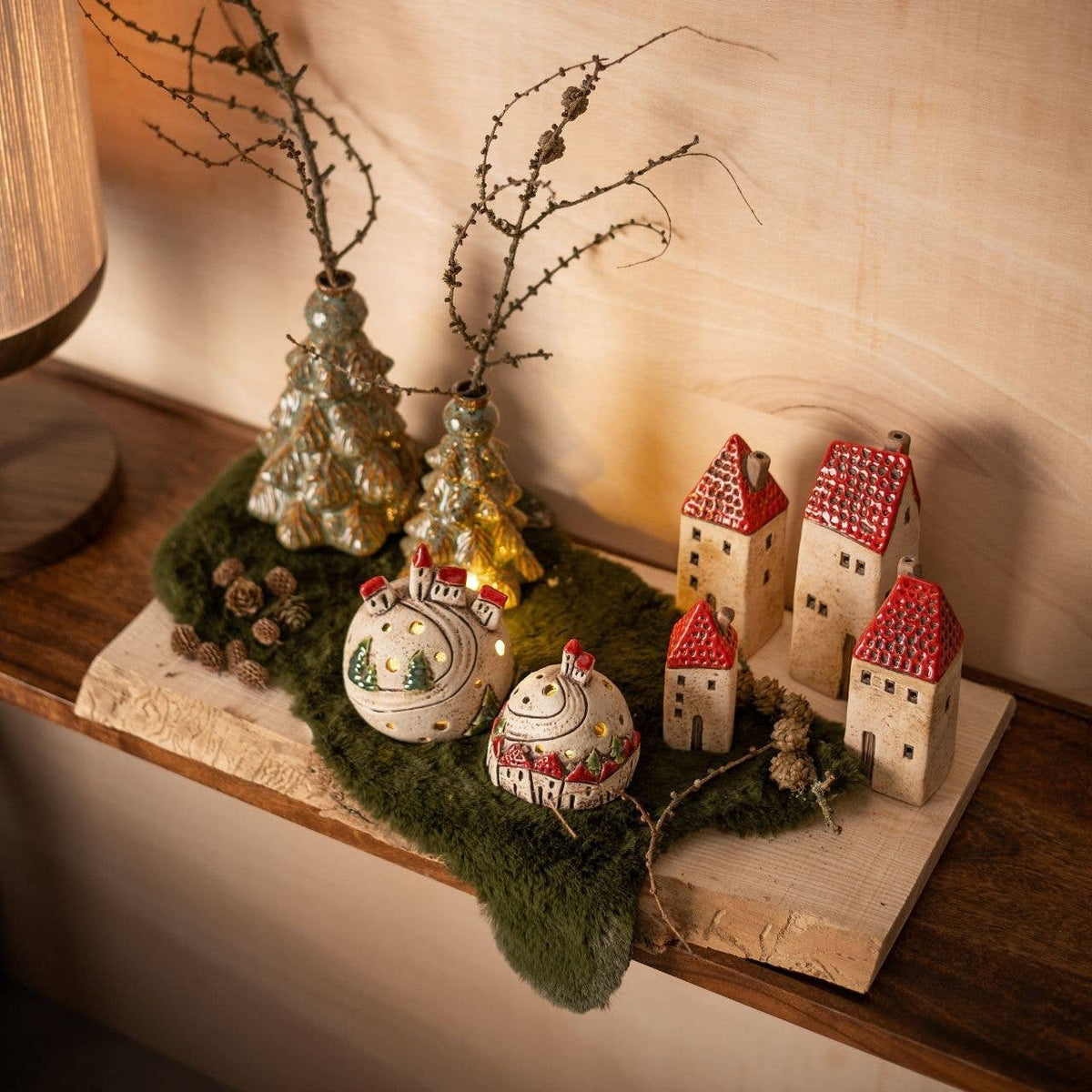 Ljuslykta i stengods, 3-delar. Höjd 18 cm.